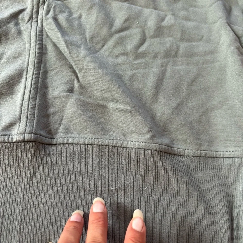 Athleta Eastbound V neck Pullover sweatshirt Sage Green SZ L Worn - Picture 6 of 8
